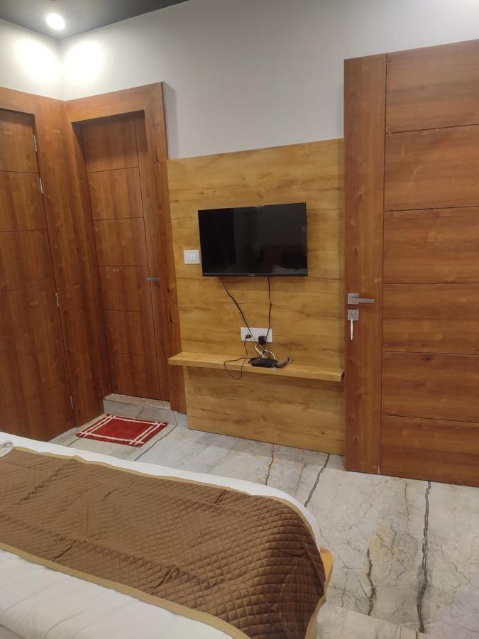 Devi Residency - Near Prem Mandir Bankey Bihari Guest house Vrindavan
