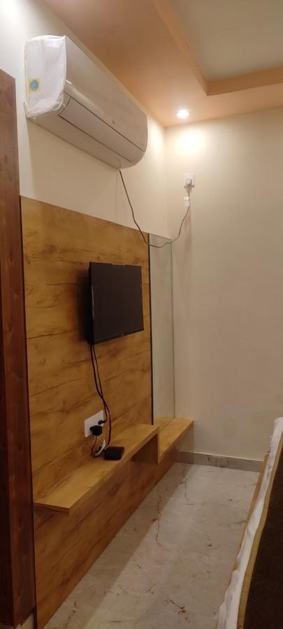 Devi Residency - Near Prem Mandir Bankey Bihari Guest house *