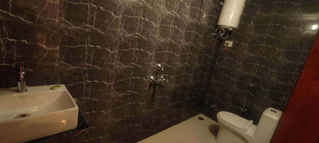 Guest house Devi Residency - Near Prem Mandir Bankey Bihari *