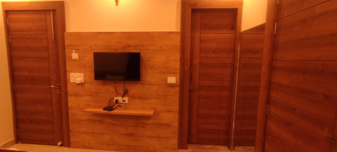 Guest house Devi Residency - Near Prem Mandir Bankey Bihari *