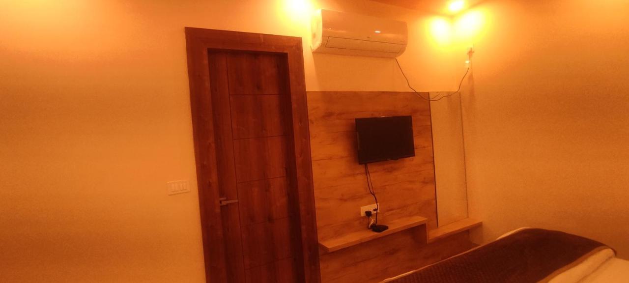 Guest house Devi Residency - Near Prem Mandir Bankey Bihari *