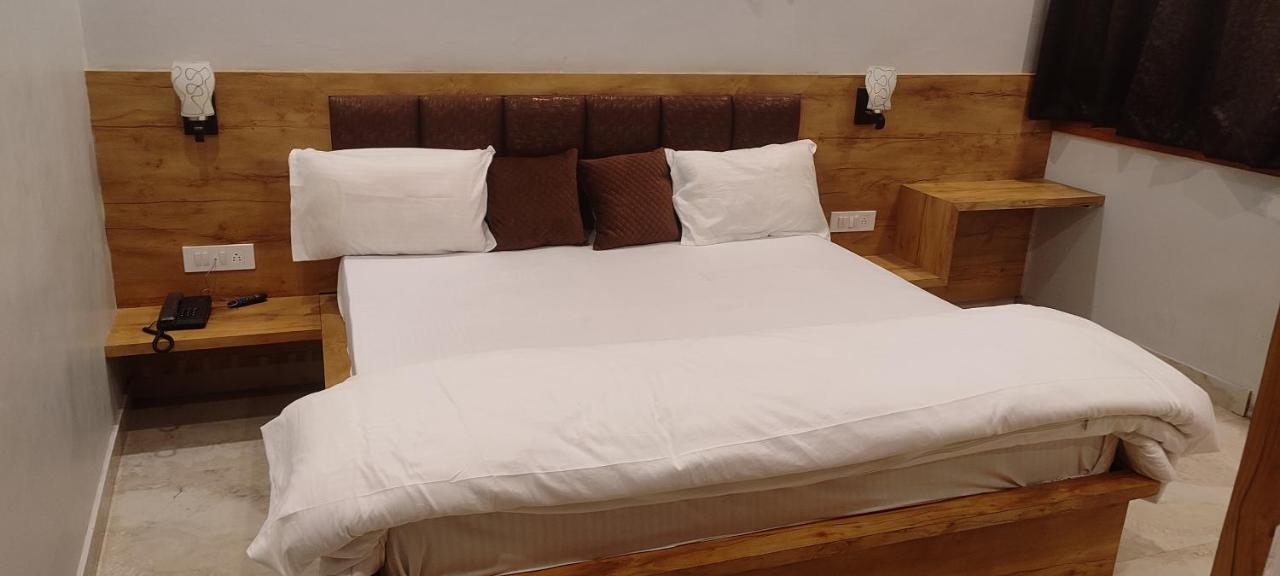 Guest house Devi Residency - Near Prem Mandir Bankey Bihari *
