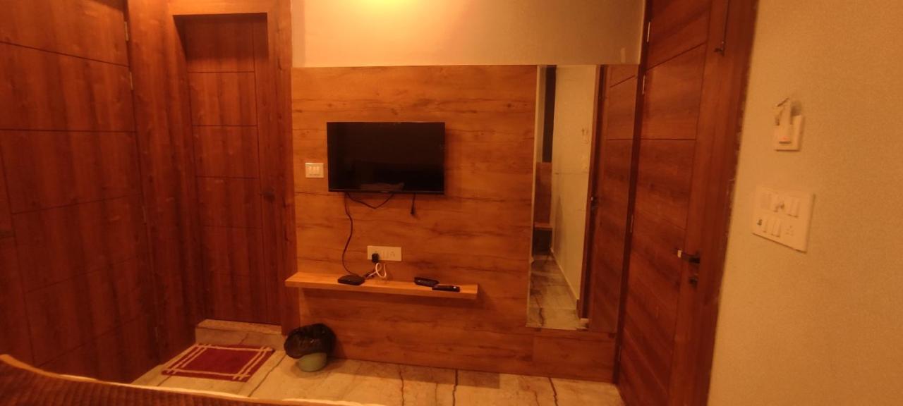 Devi Residency - Near Prem Mandir Bankey Bihari *