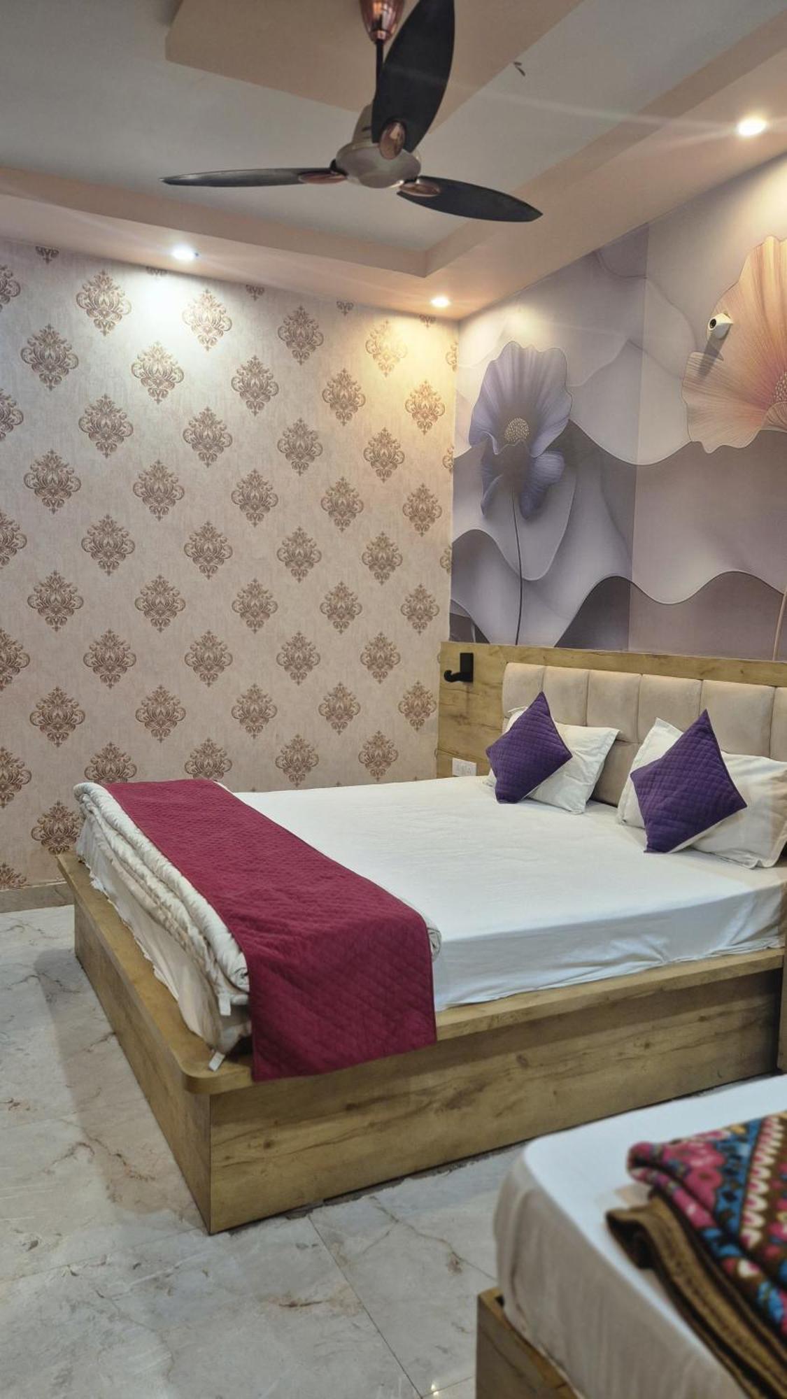 Guest house Devi Residency - Near Prem Mandir Bankey Bihari *